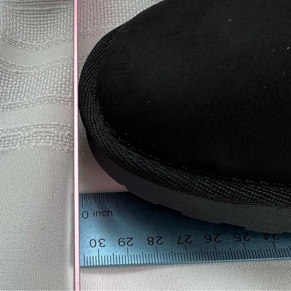 NIB Pull On Ankle Boots Ugg Style Sz 7 Black - Picture 11 of 11